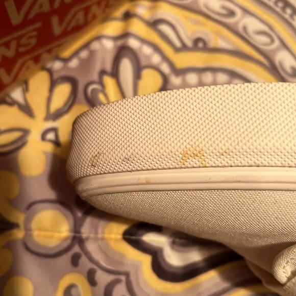 I bought these them off of a girl and they got a spot two spots on the right - Picture 8 of 8